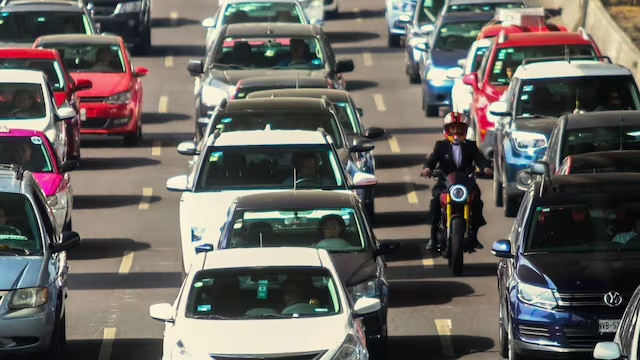 Image | Nl Urbano El Refrendo Vehicular En Nuevo León Es El Más Caro Del País. Con Costos De Hasta 3,368 Pesos, La Recaudación No Mejora Las Vialidades.