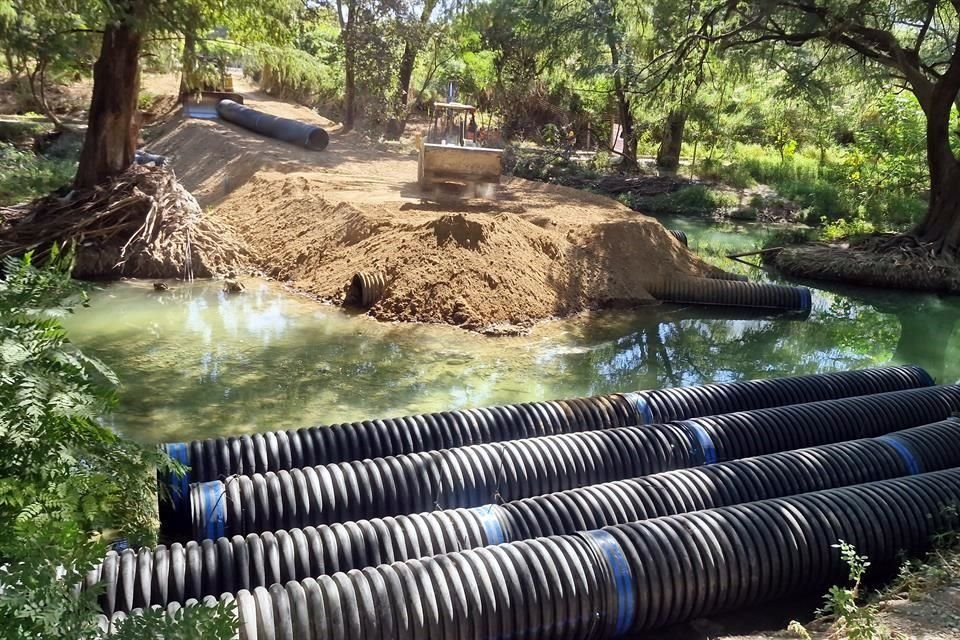 ¡otro RÉcord Del Gobierno Naranja! Nl Tiene El Segundo Lugar Nacional En Feminicidios - Tu Colonia Regia La Obstrucción Del Río La Silla Por El Puente Que Conecta Capullos Con El Parque De Agua Genera Temor Entre Vecinos Por Posibles Desbordamientos.