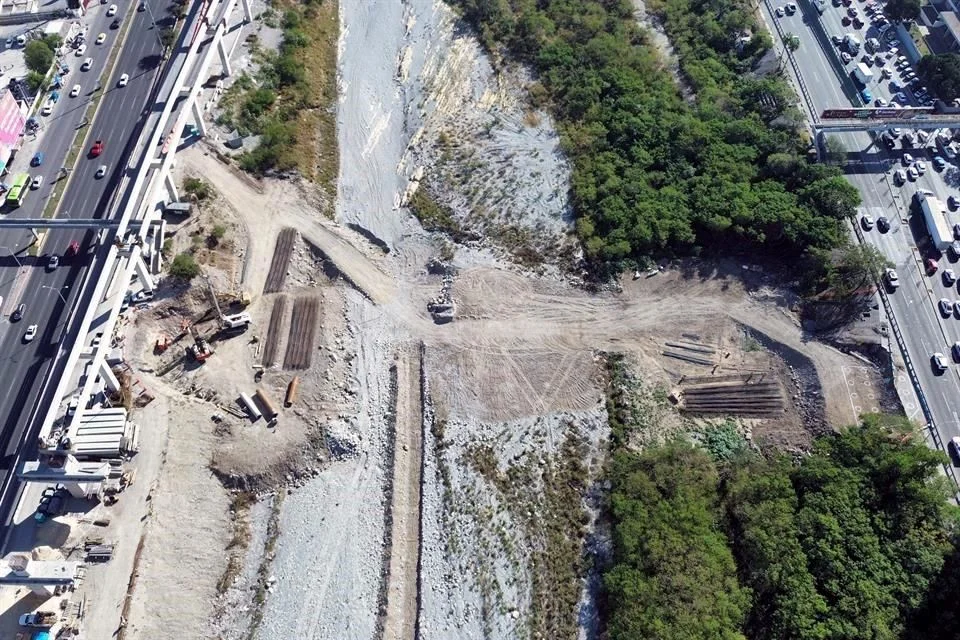 Image | Nl Urbano Las Obras En El Río Santa Catarina Avanzan Pese Al Desmonte Al Río Y Críticas Hacia Samuel García, Generando Cuestionamientos Ambientales Y Ciudadanos.