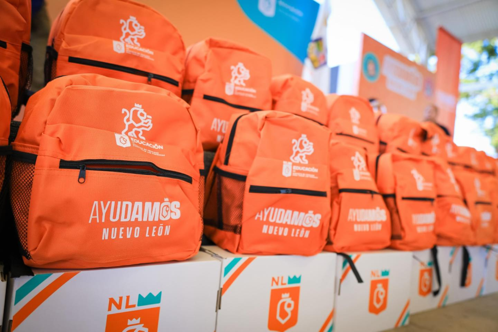 Propaganda-de-mc-samuel-garcía-uniformes