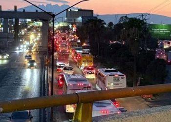 caos vial rumbo al aeropuerto