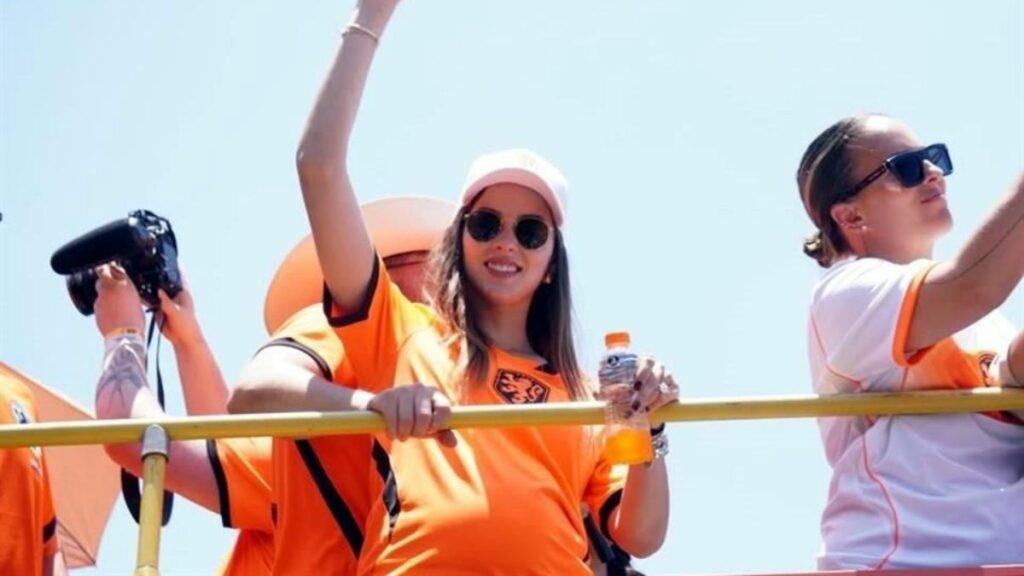 Mariana Rodríguez En La Ola Naranja De Mc  | Nl Urbano