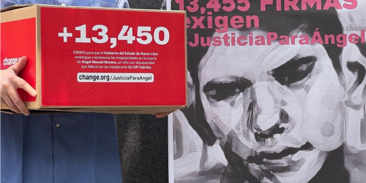 Responsable-de-la-muerte-de-angel-moreno-del-caso-fabriles | Nl Urbano Person in a Blue Shirt Holding a Red Petition Box Labeled '+13,450' Beside a Grayscale Portrait Poster. | Nl Urbano
