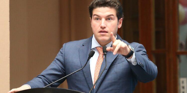 Gobernador-samuel-garcia-sepulveda- | Nl Urbano a Man in a Blue Suit at a Podium, Speaking into Microphones and Gesturing with His Right Hand. | Nl Urbano