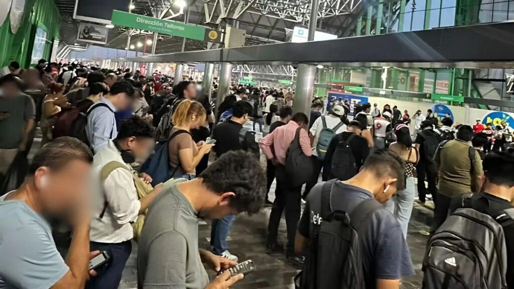 Falla En El Metro Colapsa Movilidad  | Nl Urbano